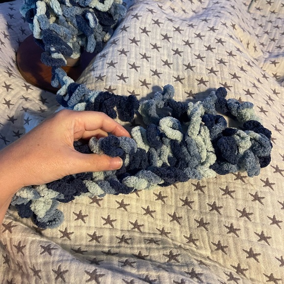 Handmade Kid’s Super Soft & Cozy Winter Hat With Loopy Pom-Pom - Variegated Blue - Picture 7 of 9